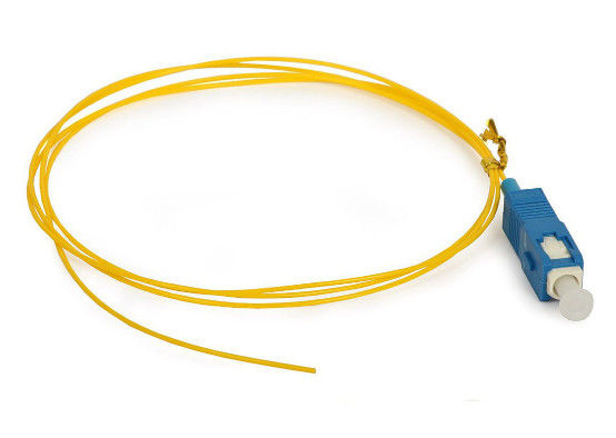 China Perda de reflexão traseira do diâmetro do cabo da palavra simples 0.9MM da trança da fibra ótica do SC/UPC baixa fornecedor