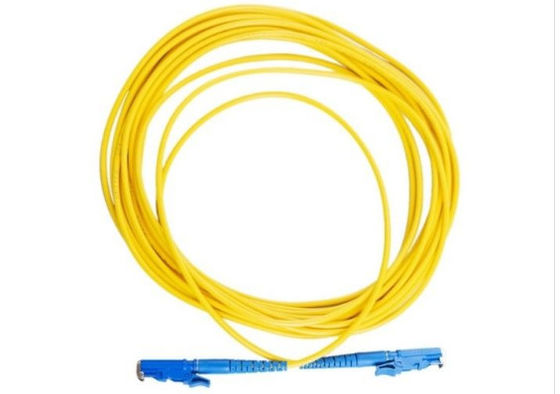 O cabo de remendo amarelo da fibra ótica de E2000 UPC projeta para a rede de FTTX fornecedor